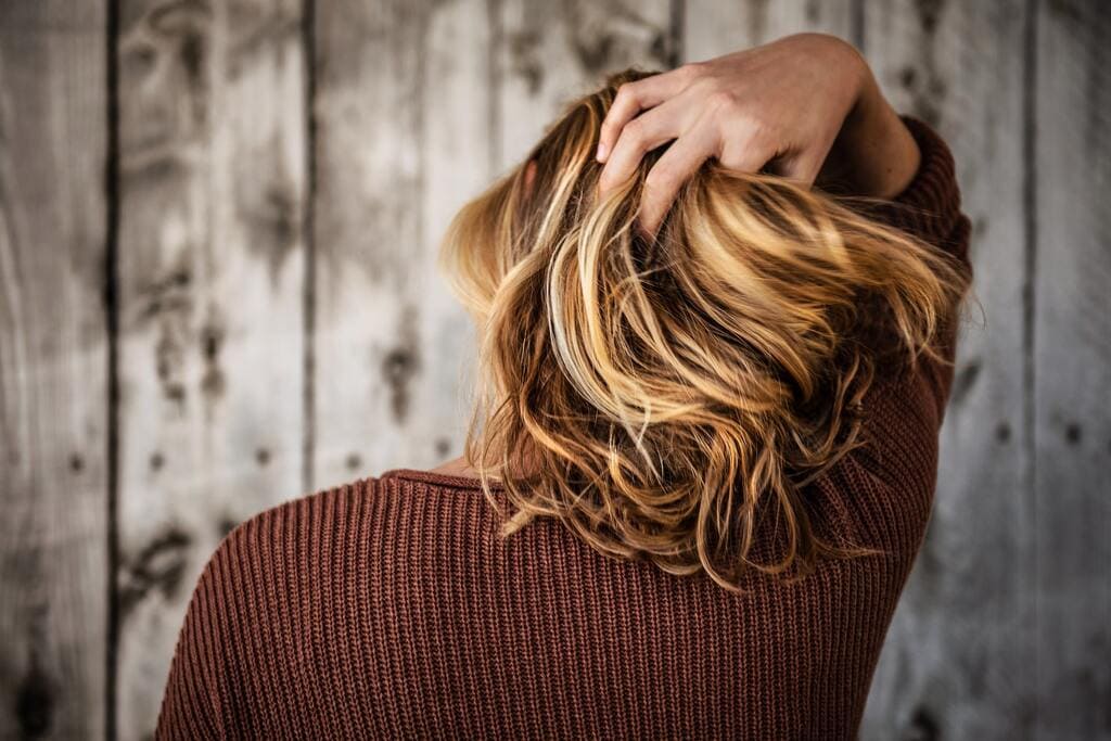 condiciones médicas que causan la caída del cabello próstesis capilares y pelucas 