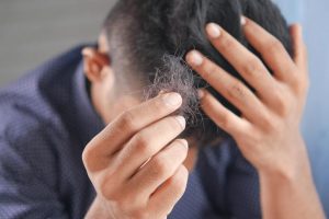 condiciones médicas que causan la caída del cabello