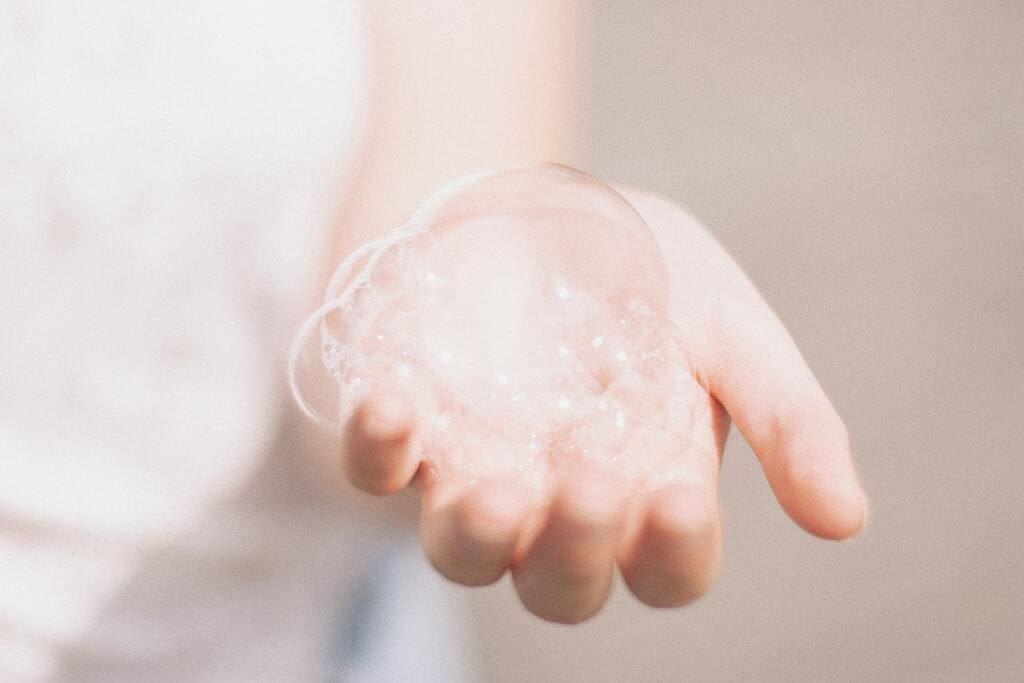 Cómo cuidar una peluca sintética y una peluca natural champú con pH neutro